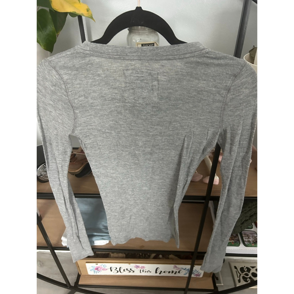 Women's Abercrombie & Fitch Gray Long Sleeve Tee S - Picture 3 of 3